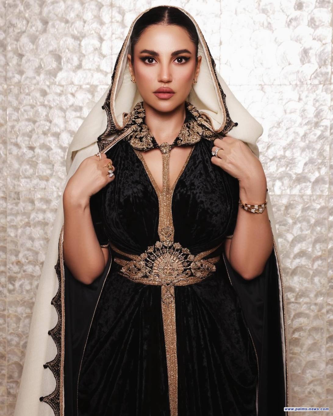 الفنانة درة توجّه رسالة غامضة لجمهورها